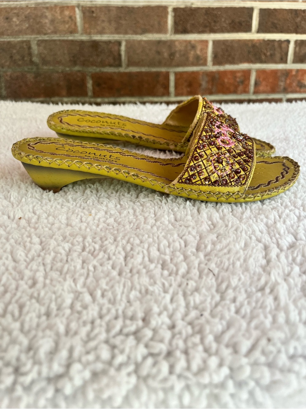 Vintage Coconuts By Matisse Size 6 Kitten Heel Sandal Yellow & Pink